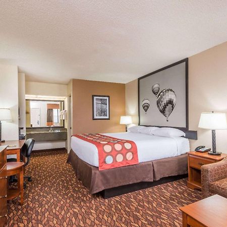 Super 8 By Wyndham Clovis Hotel Exterior photo