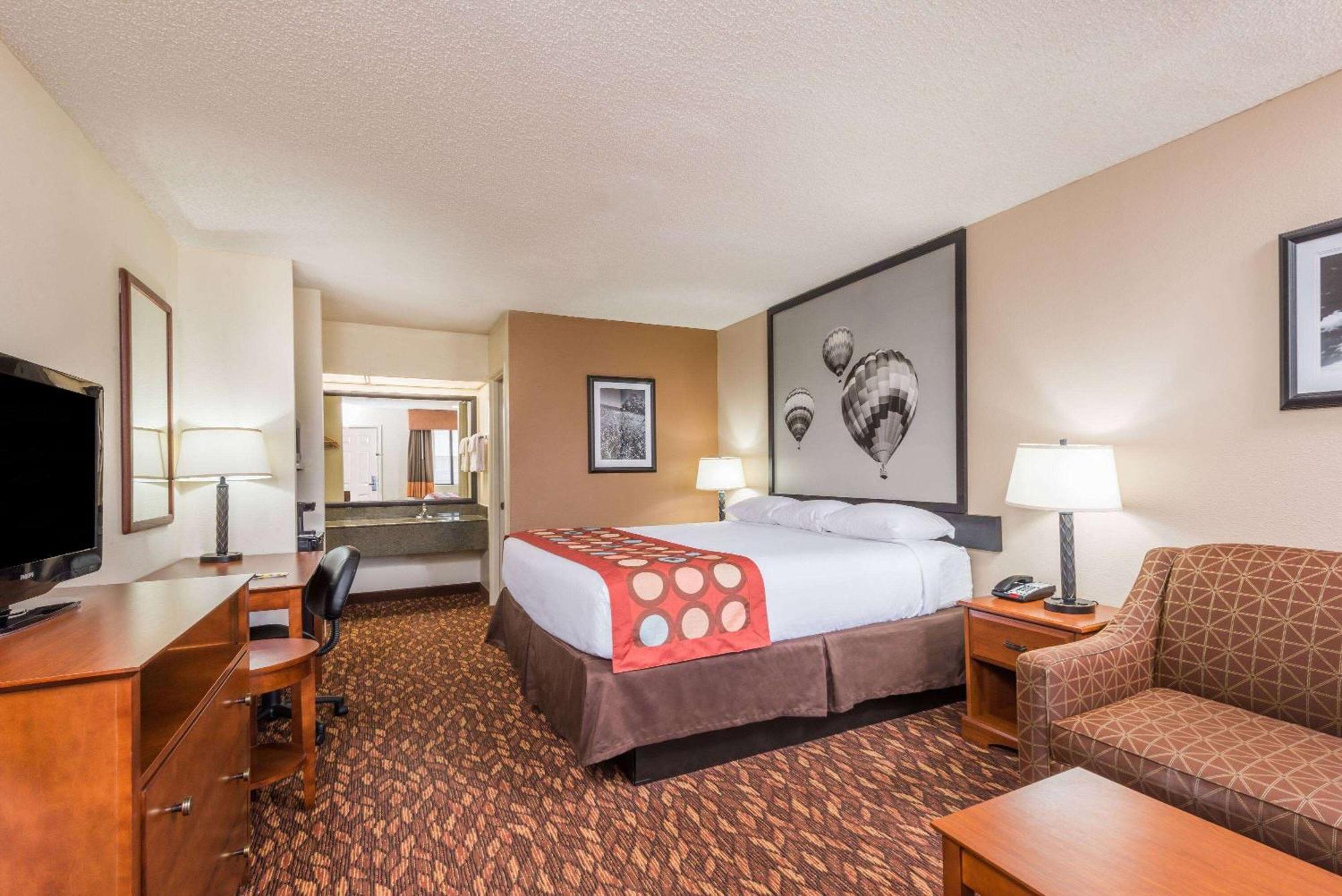 Super 8 By Wyndham Clovis Hotel Exterior photo